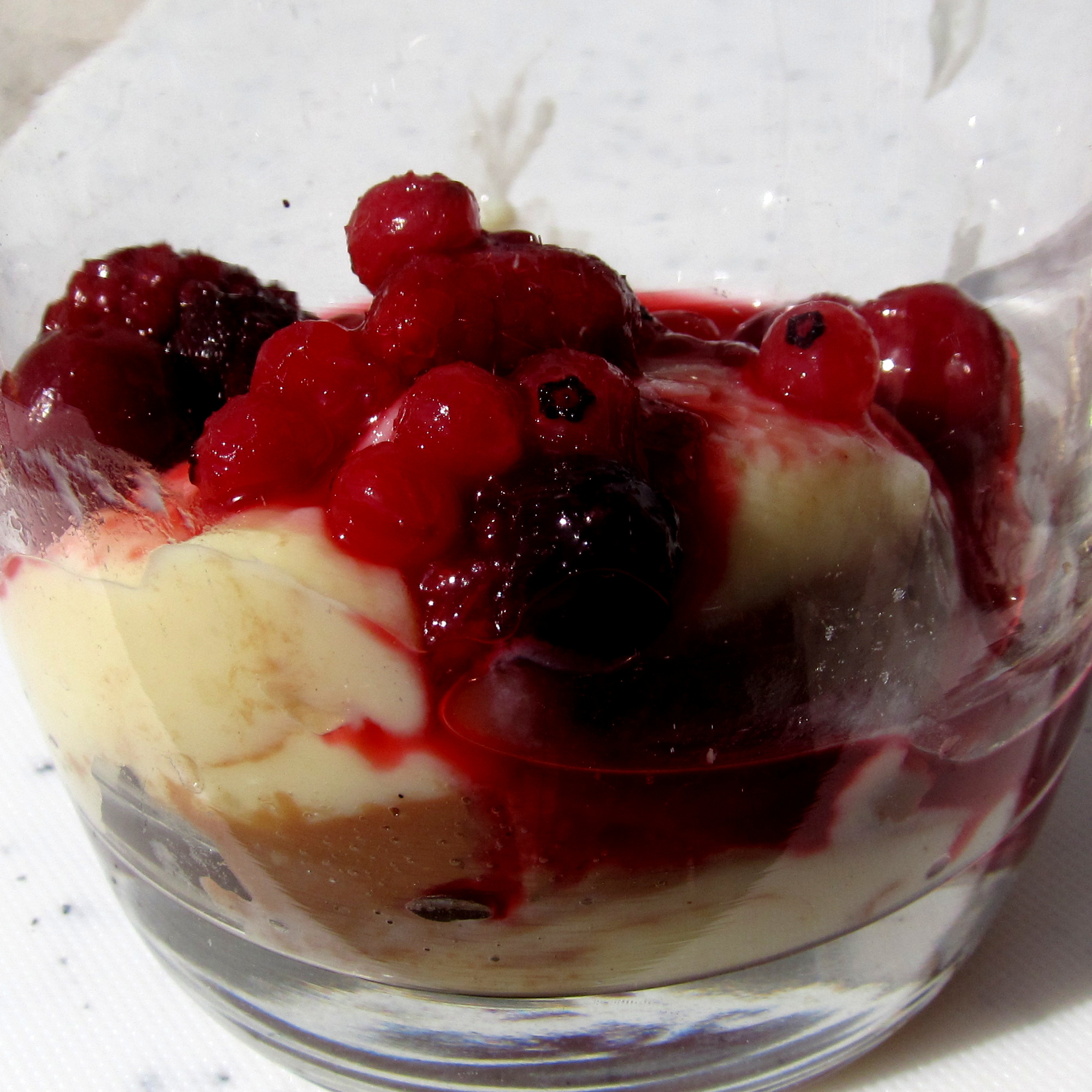 Berry-based fruit compote